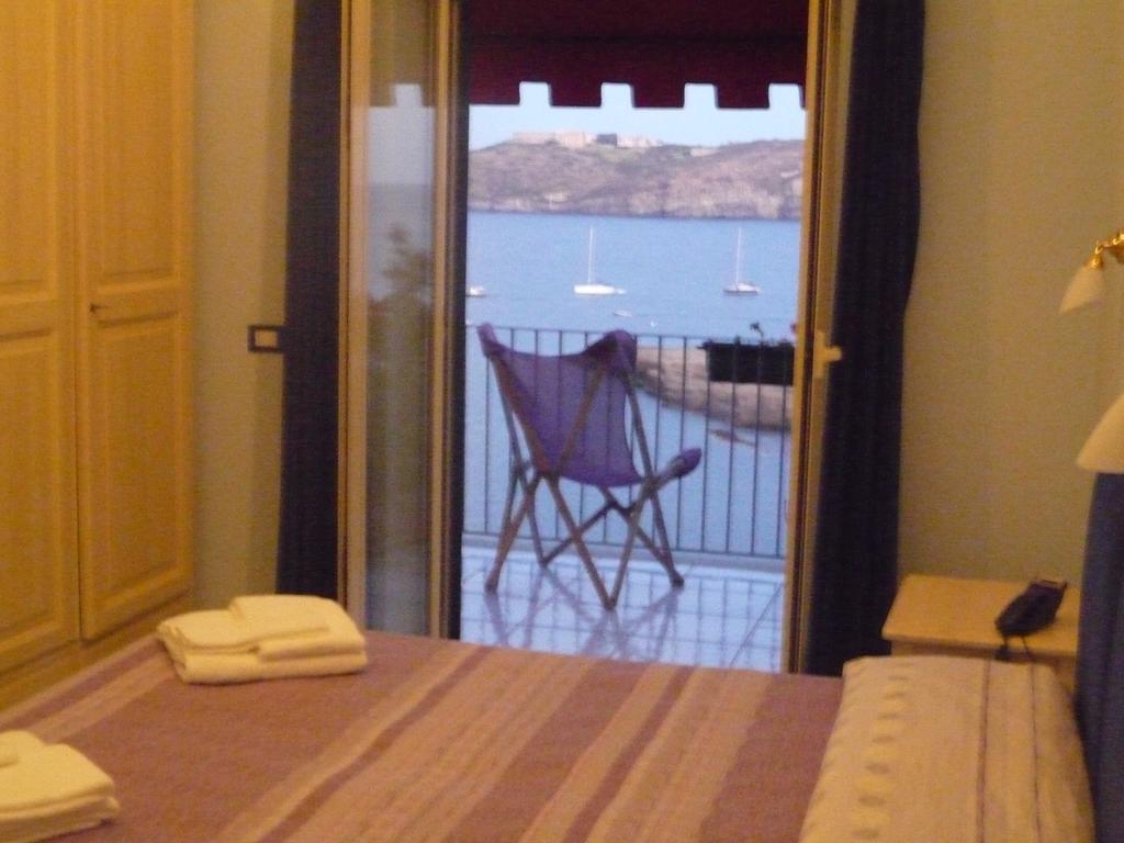 Hotel Villa Iulia Ventotene Exterior photo