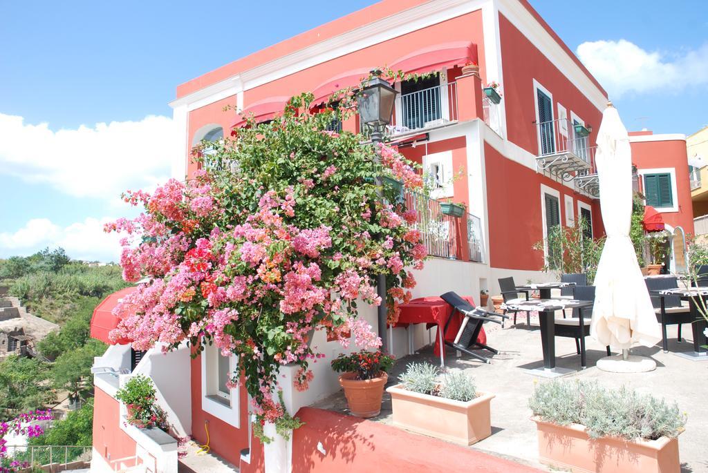 Hotel Villa Iulia Ventotene Exterior photo